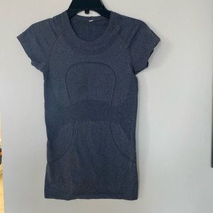 Lululemon size 4